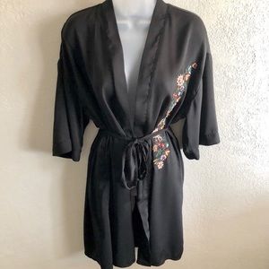 Black kimono Embroidered